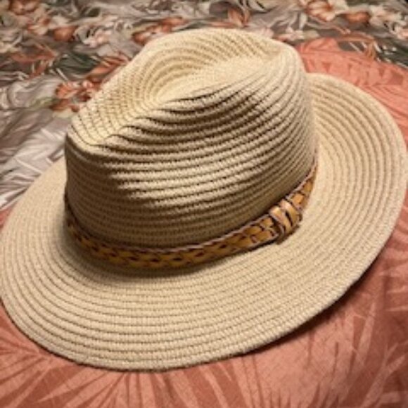 Unisex Columbia Hat     Size L/XL   Like New - Picture 1 of 8